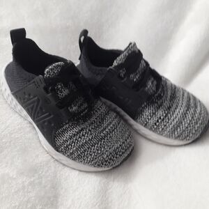 ✳✴✳3 pair toddler shoes $30... NB Fresh Foam Cruz V2 knit running shoe sz 7